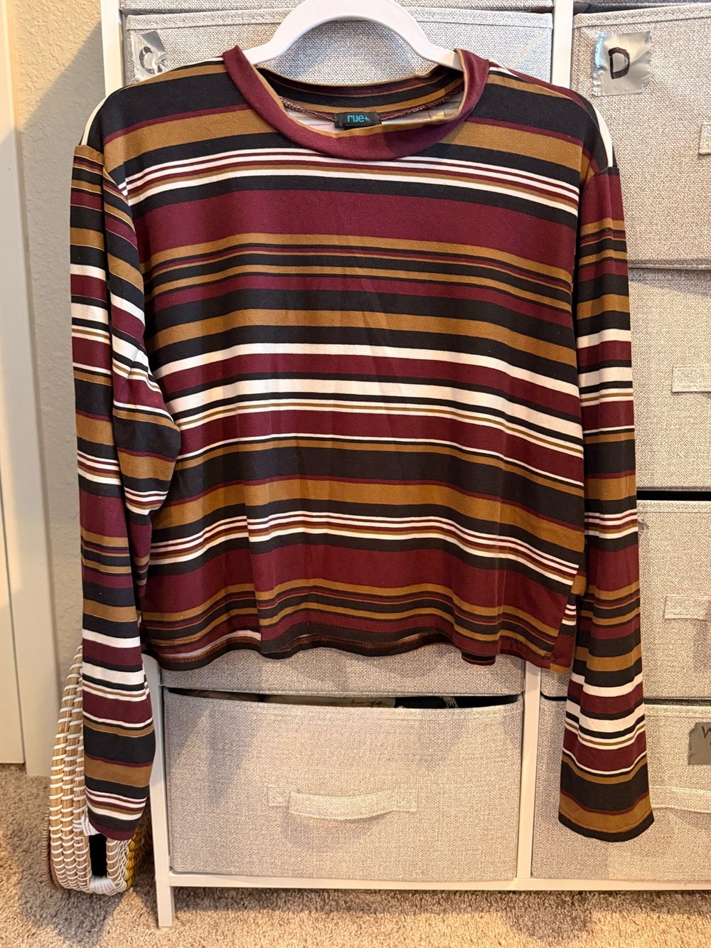 Rue21+ 2X cropped top vintage look long sleeves